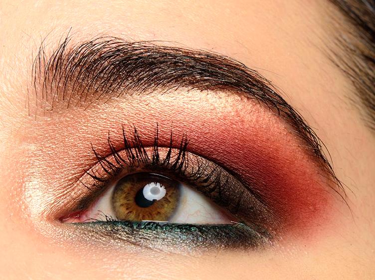 How Newbies Can Master Eyeshadow