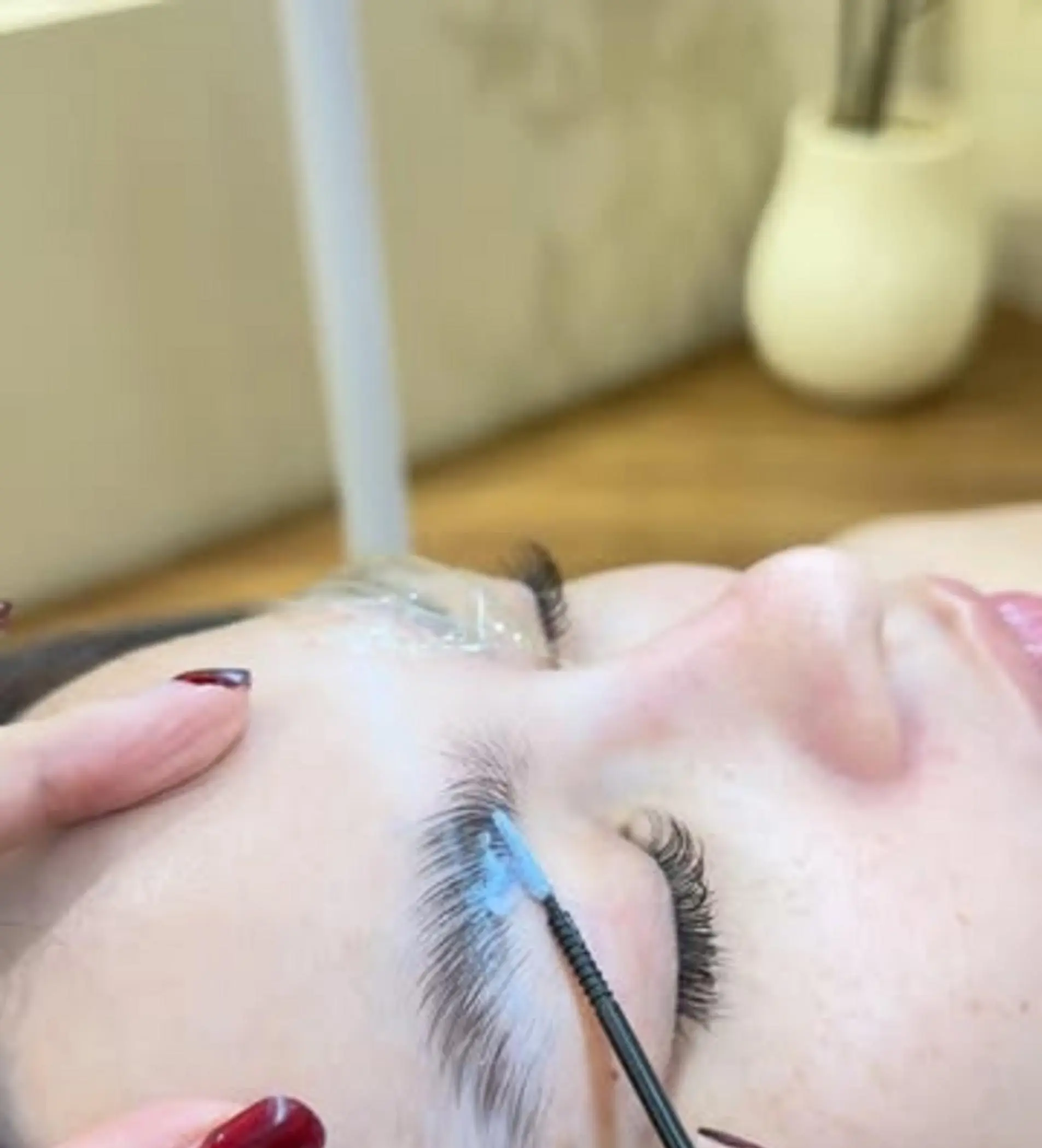 artist performing powder brow procedure