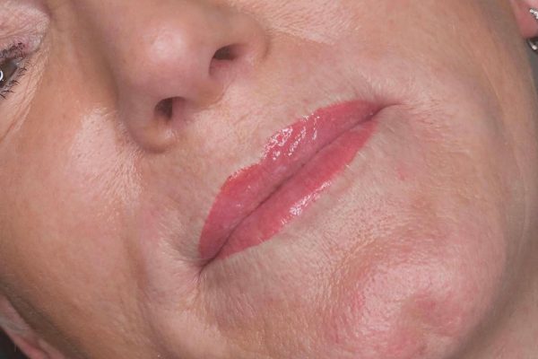 Can A Lip Liner Tattoo Overline Lips Naturally?