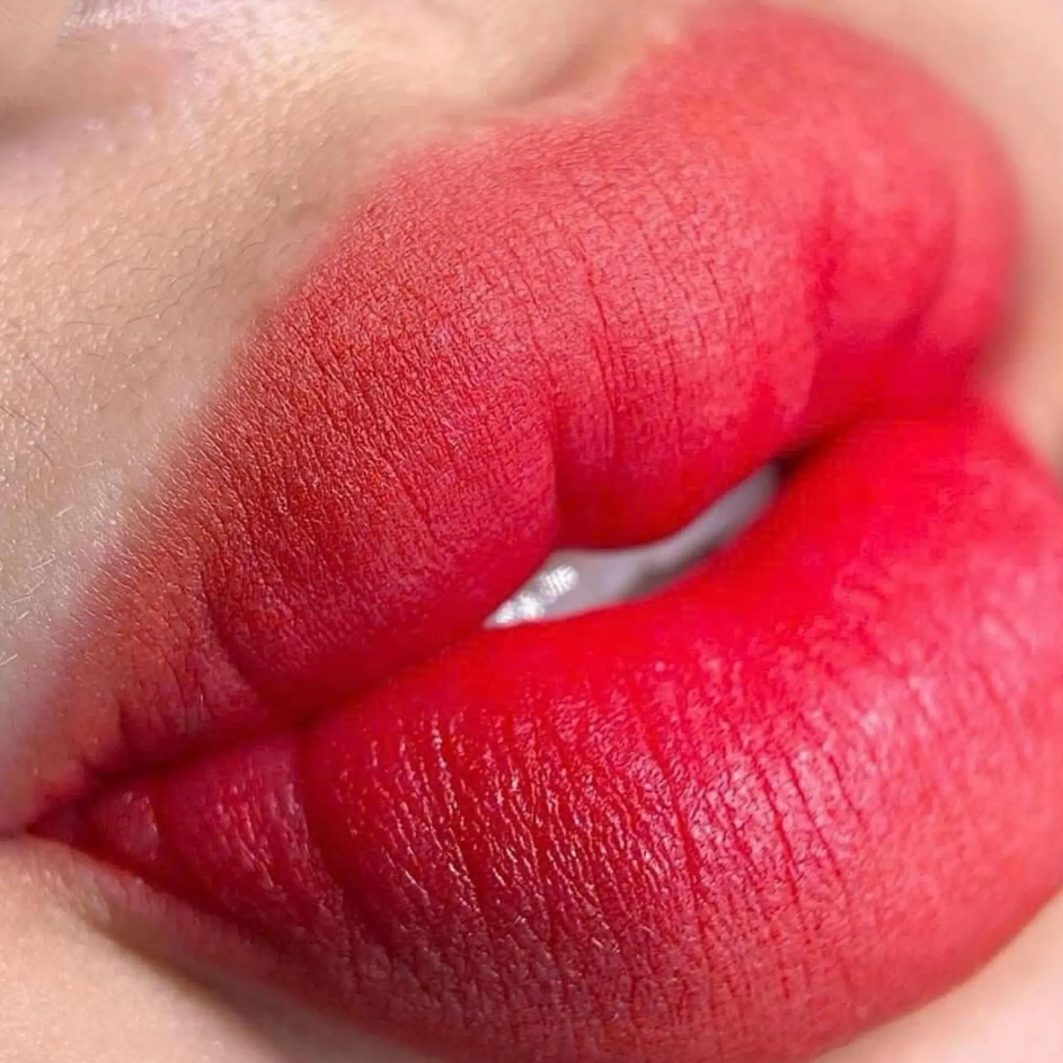 technician applying lip blush permanent makeup